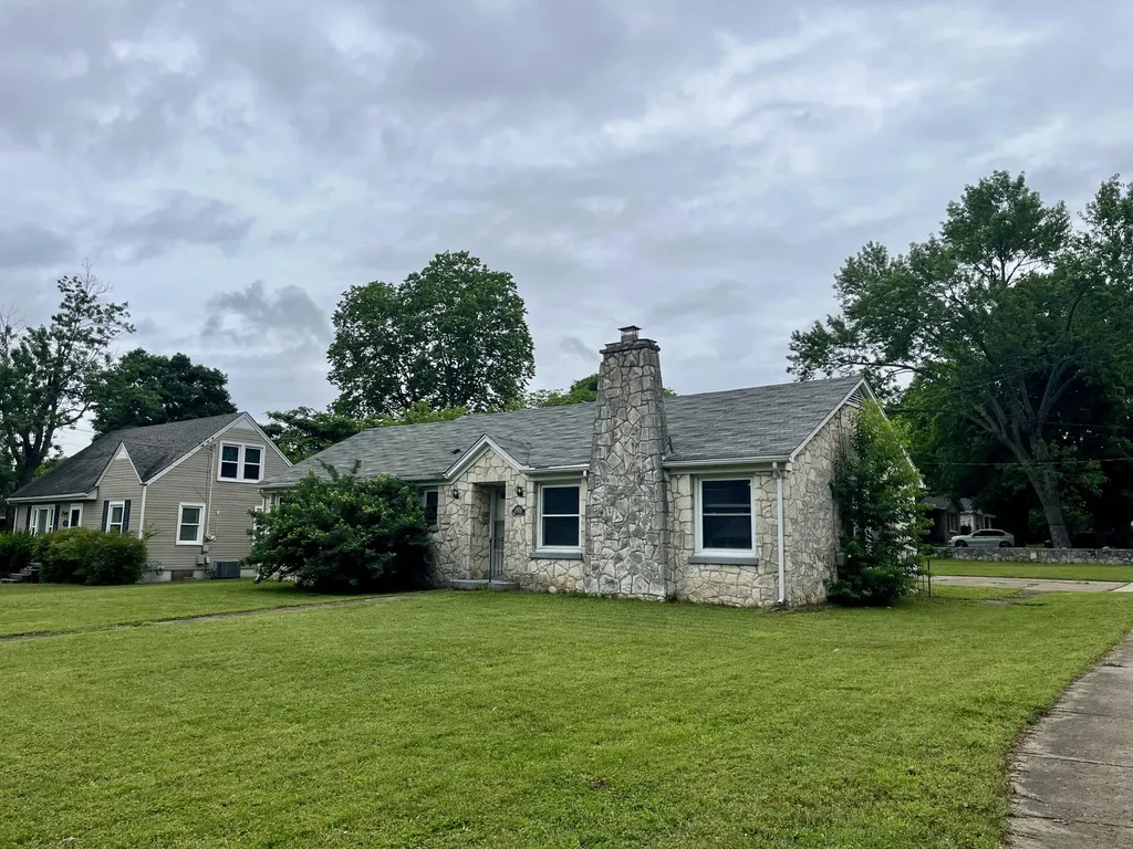 1701 Kenton Street Bowling Green KY 42101