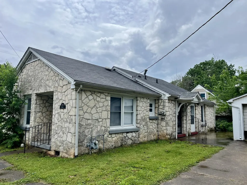 1701 Kenton Street Bowling Green KY 42101