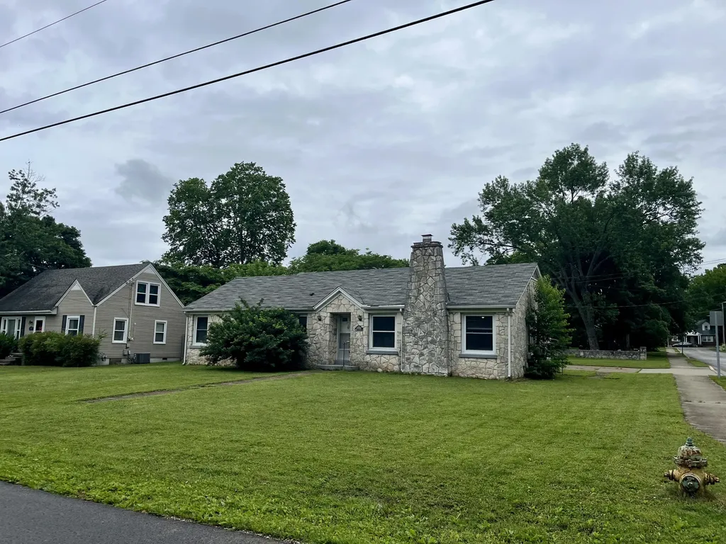 1701 Kenton Street Bowling Green KY 42101