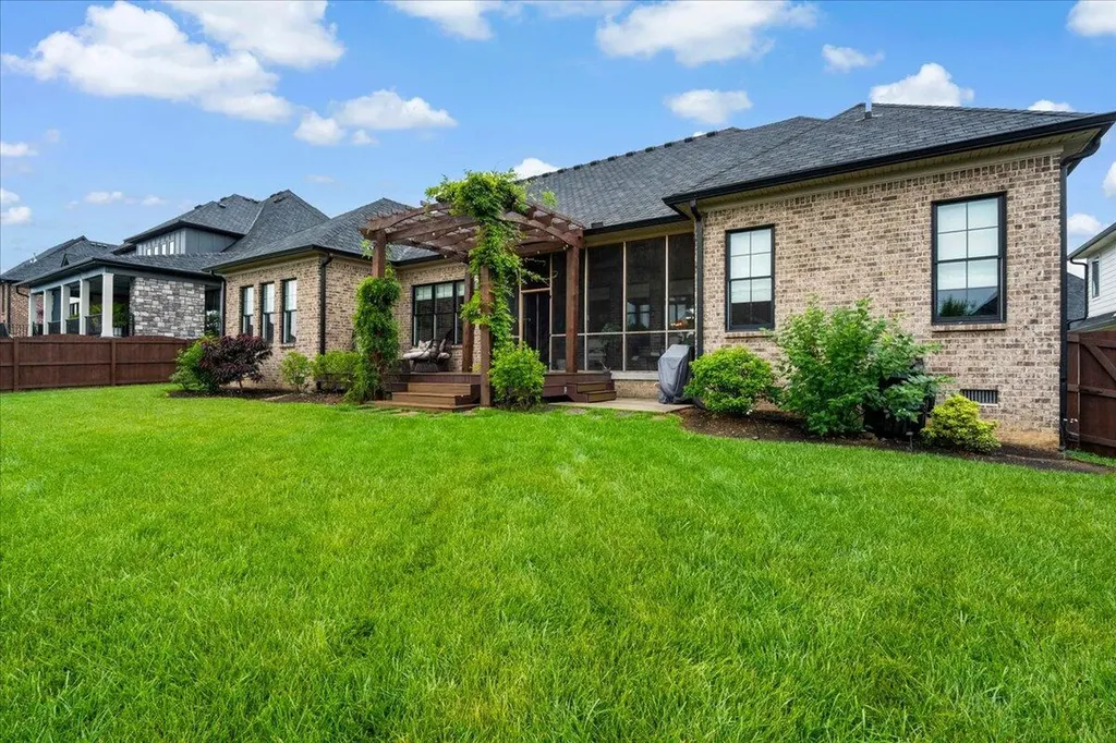 2428 Lorenzo Way Lexington KY 40509
