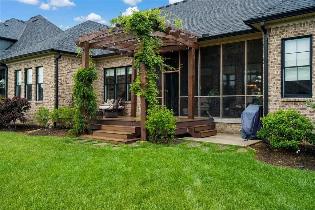 2428 Lorenzo Way Lexington KY 40509