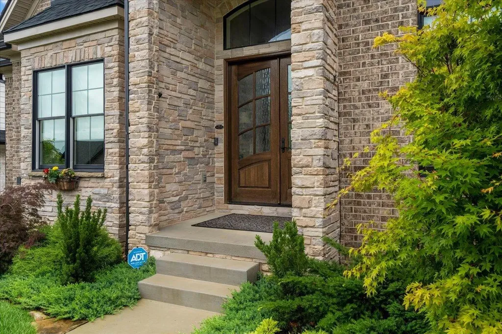 2428 Lorenzo Way Lexington KY 40509