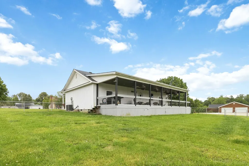 24 Brook Way Waynesburg KY 40489