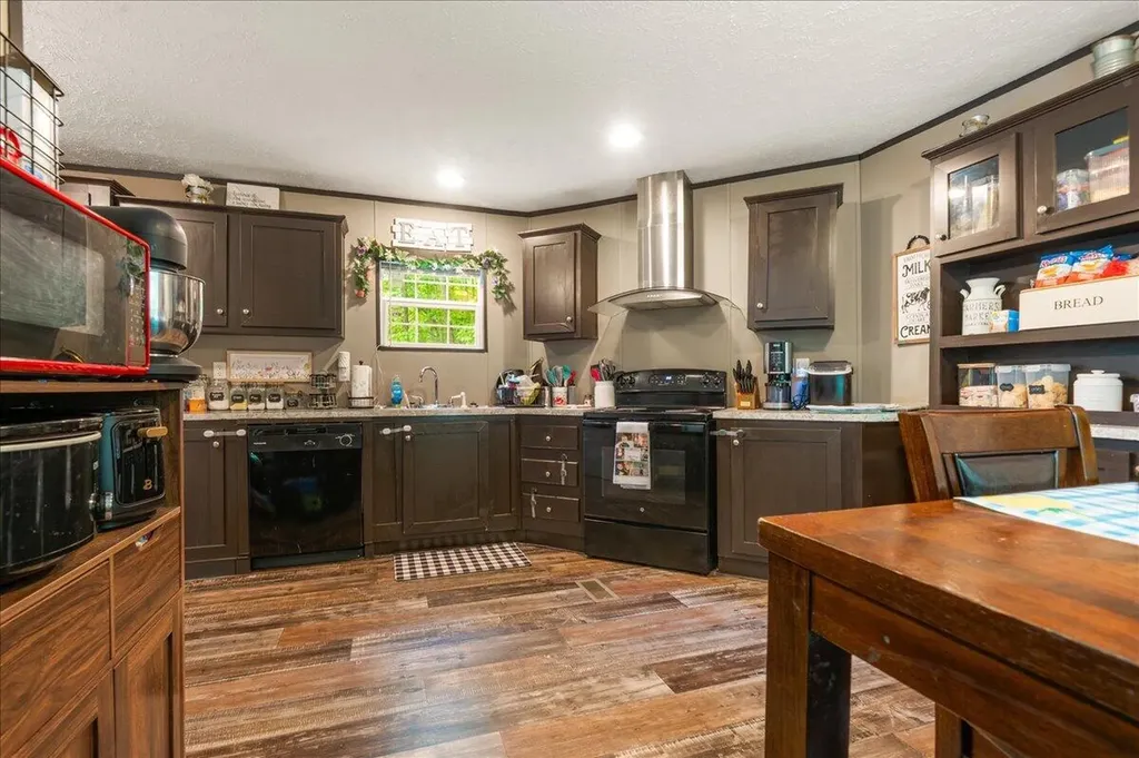 1380 State Highway 472 Manchester KY 40962