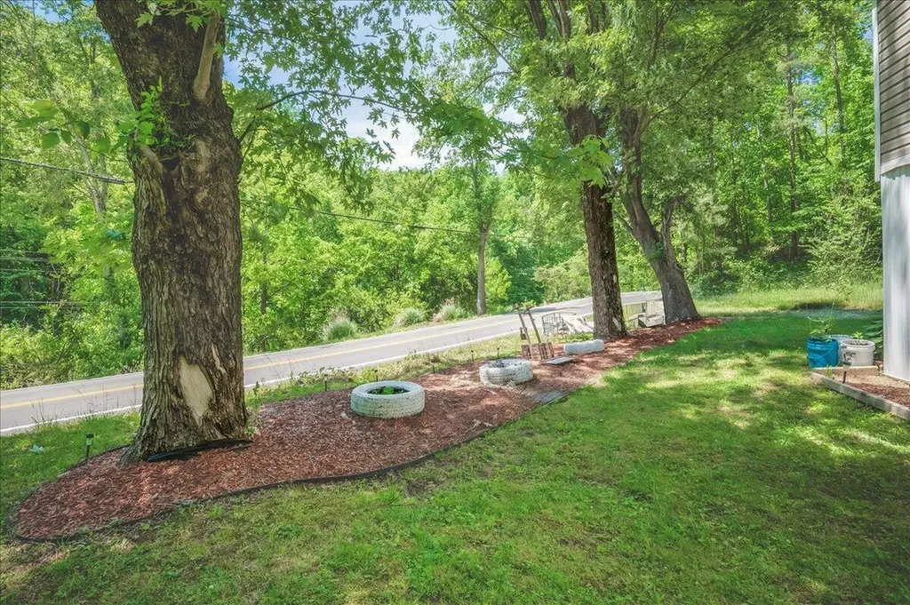 1380 State Highway 472 Manchester KY 40962