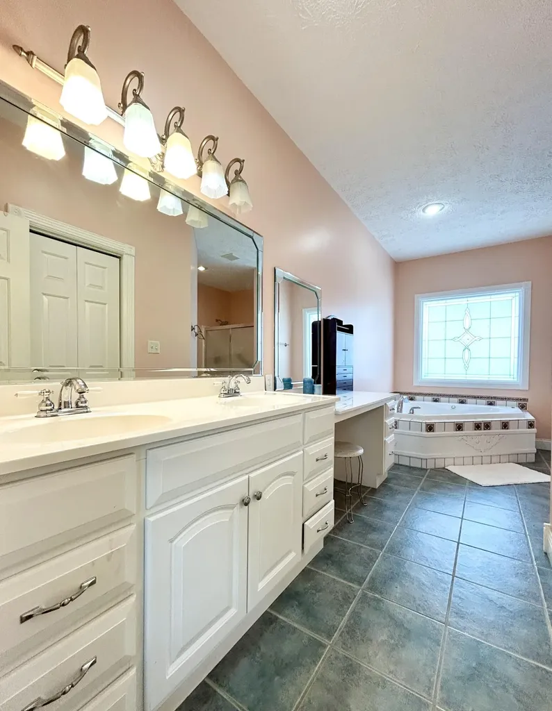 602 Knoll Lane Nancy KY 42544
