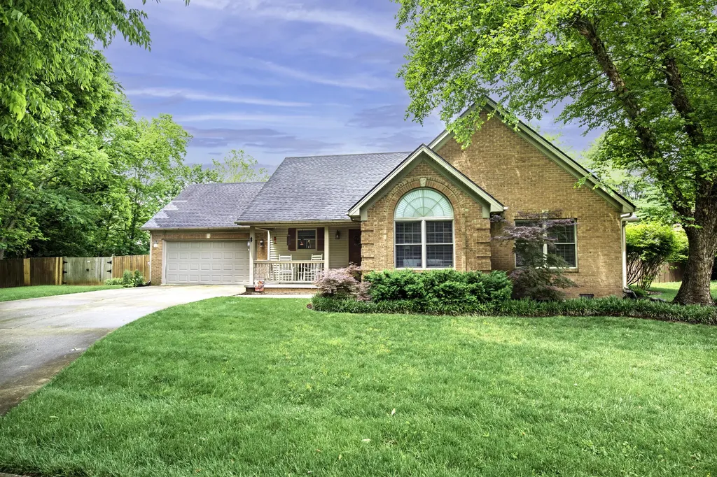 453 Gleneagles Way Versailles KY 40383