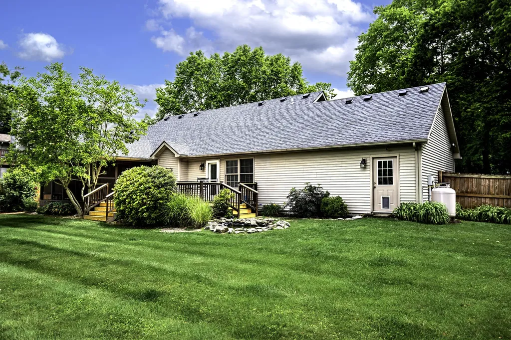 453 Gleneagles Way Versailles KY 40383