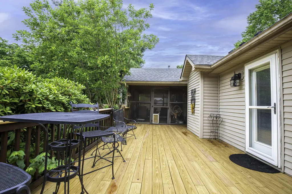 453 Gleneagles Way Versailles KY 40383