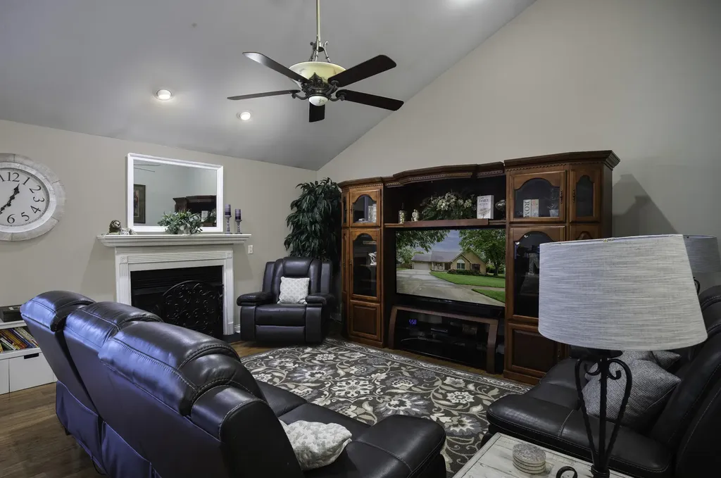 453 Gleneagles Way Versailles KY 40383