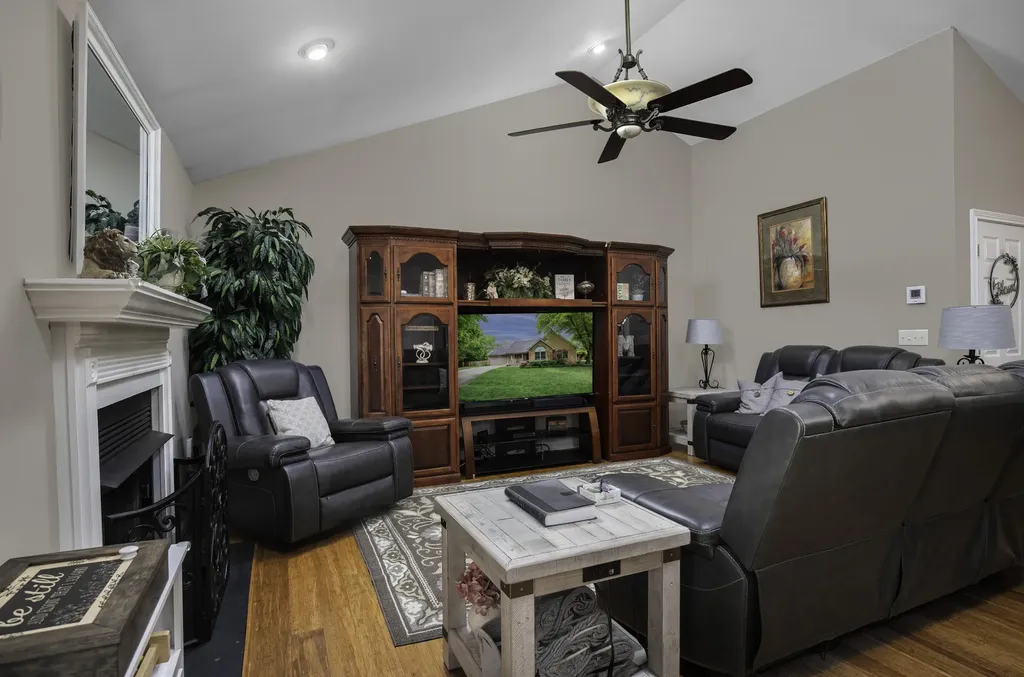 453 Gleneagles Way Versailles KY 40383
