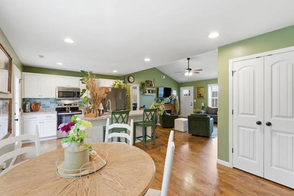 1046 Rainbow Way Lawrenceburg KY 40342