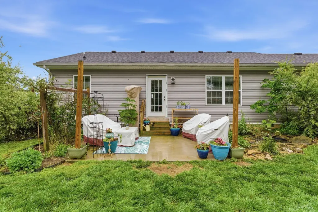 1046 Rainbow Way Lawrenceburg KY 40342