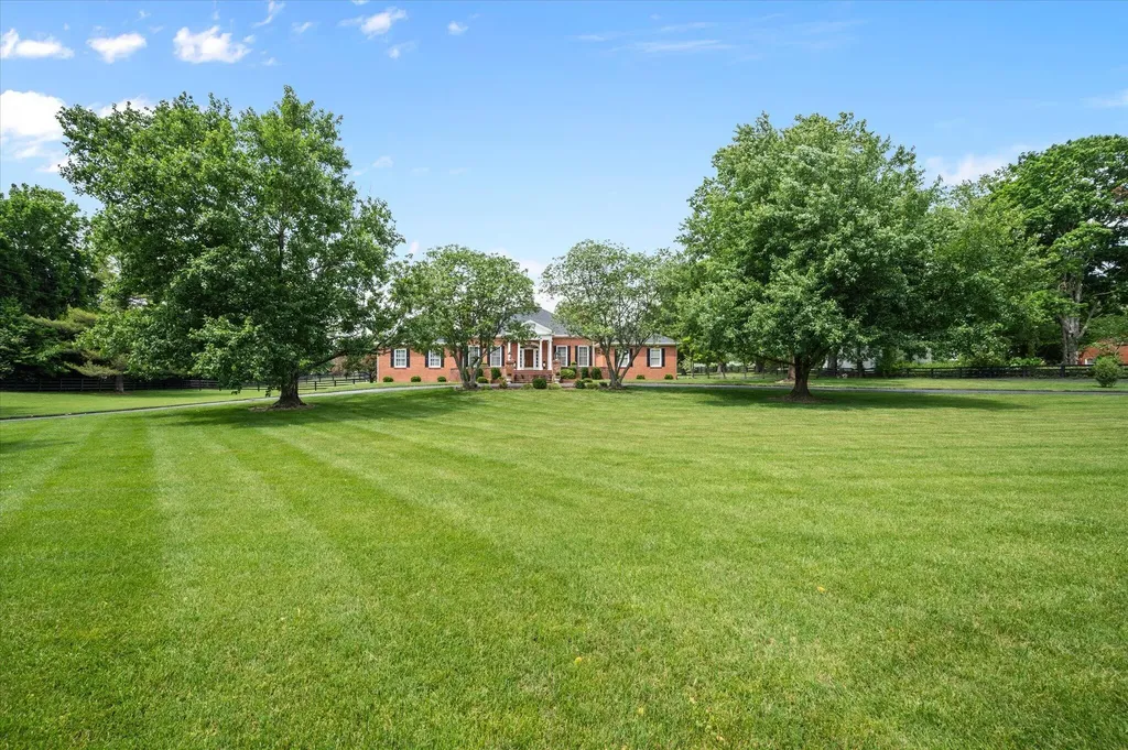 181 Wedgewood Drive Shelbyville KY 40065