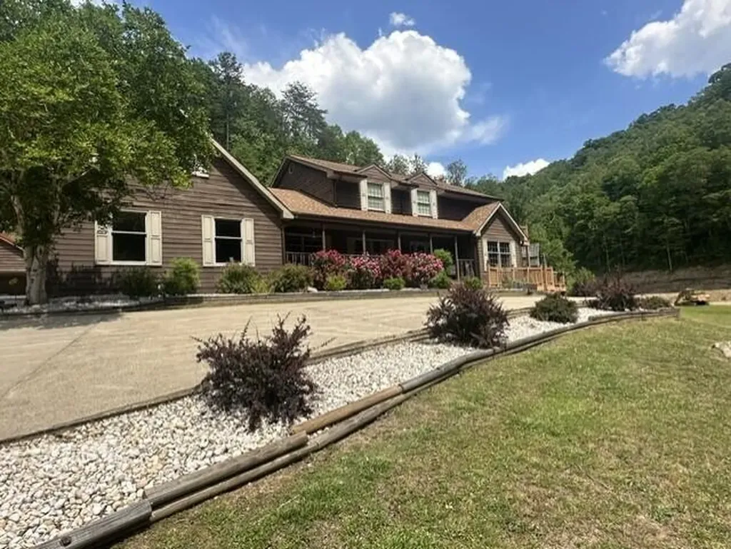 357 Fred’s Fork Prestonsburg KY 41653