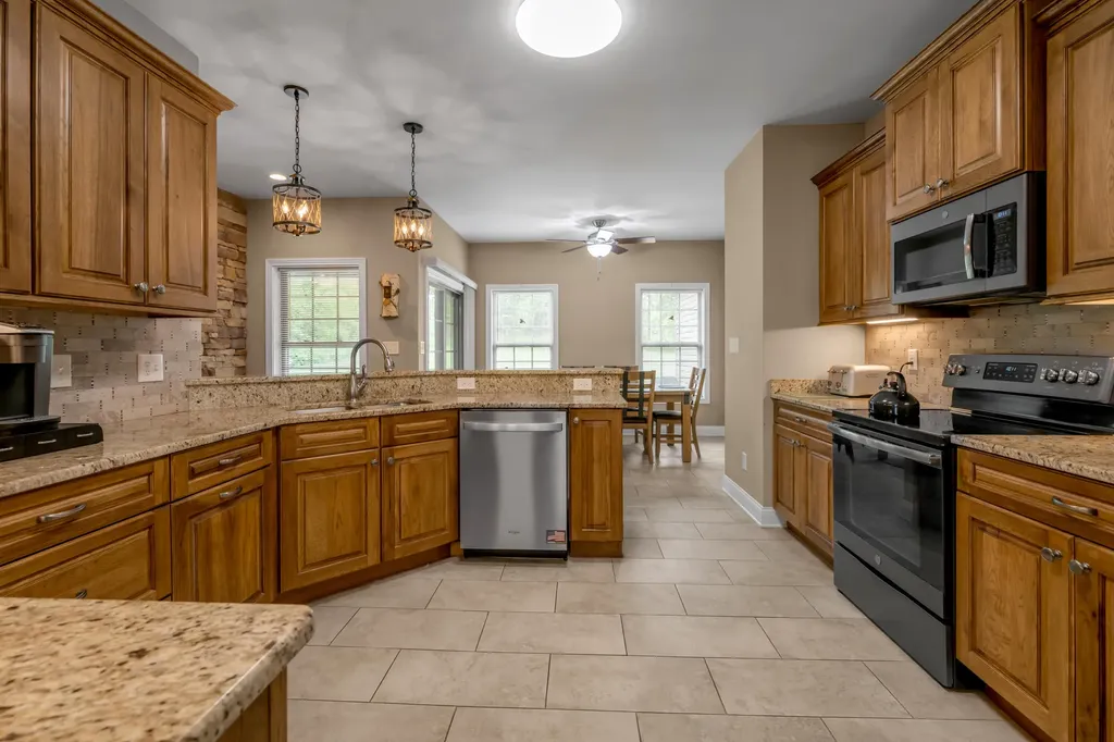1208 White Oak Road Stamping Ground KY 40379