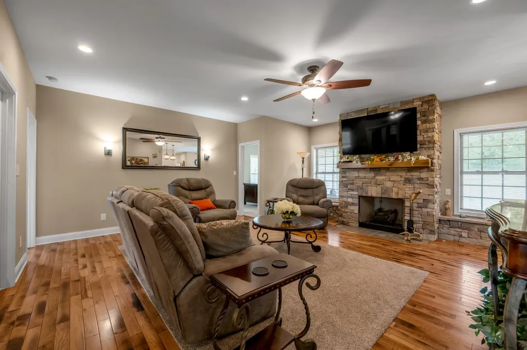 1208 White Oak Road Stamping Ground KY 40379