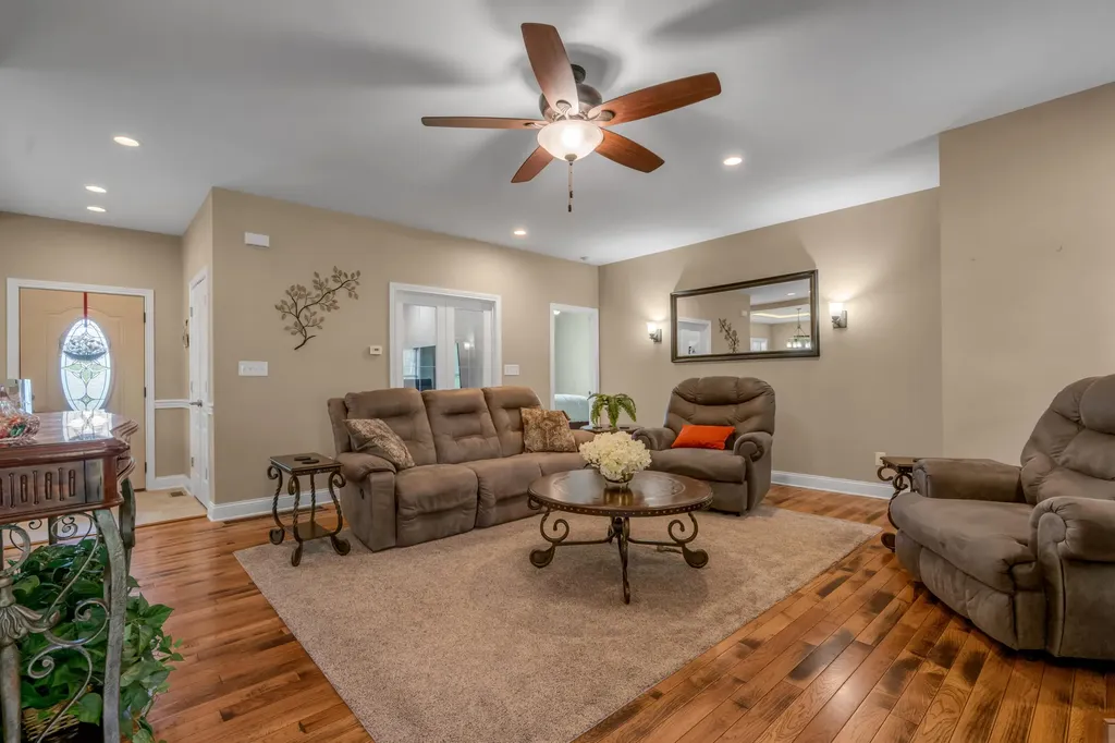 1208 White Oak Road Stamping Ground KY 40379