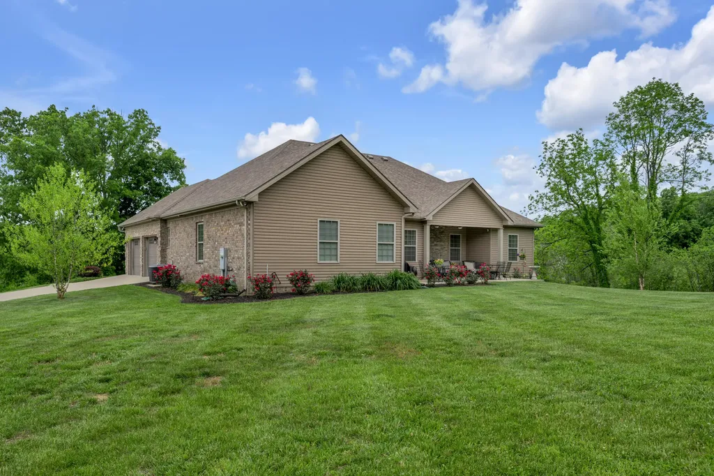 1208 White Oak Road Stamping Ground KY 40379
