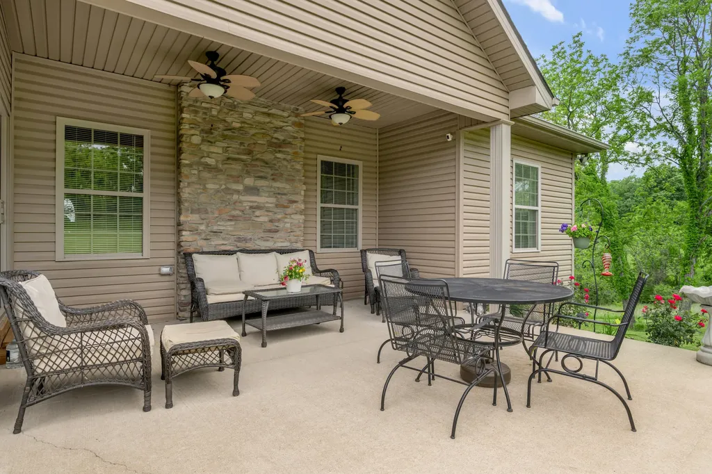 1208 White Oak Road Stamping Ground KY 40379