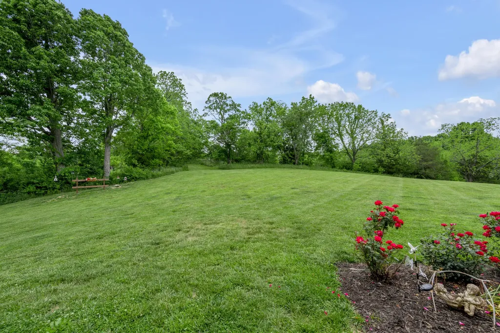 1208 White Oak Road Stamping Ground KY 40379