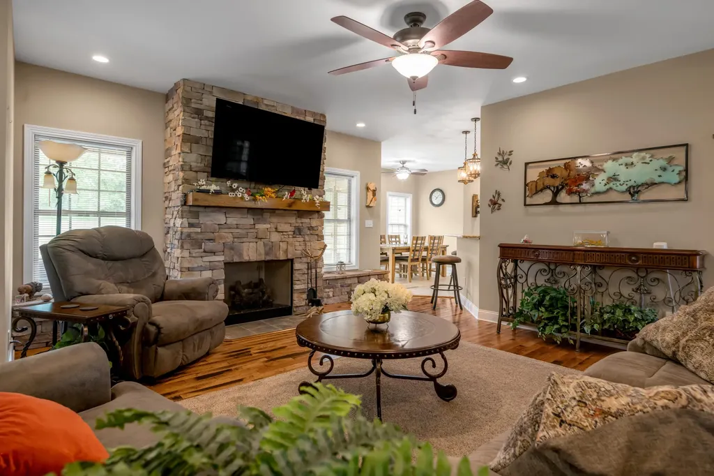 1208 White Oak Road Stamping Ground KY 40379