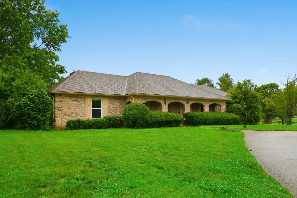 129 Lake Country Road Nicholasville KY 40356