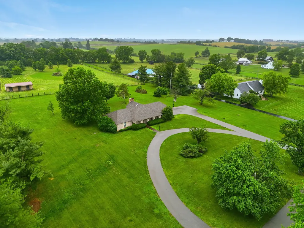 129 Lake Country Road Nicholasville KY 40356