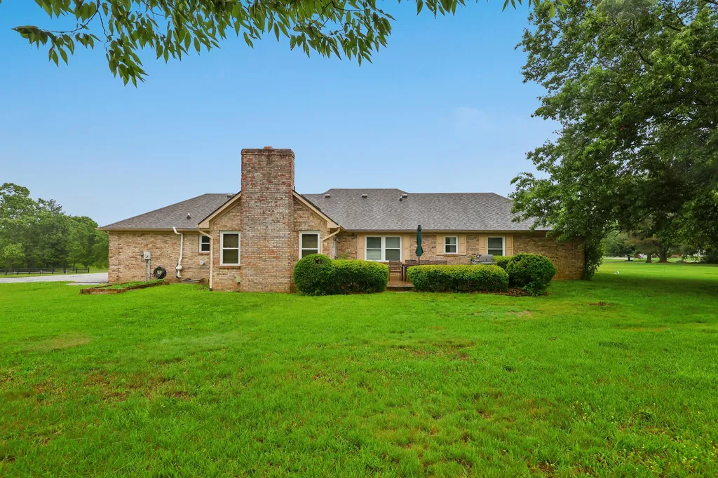 129 Lake Country Road Nicholasville KY 40356
