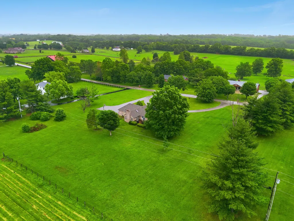 129 Lake Country Road Nicholasville KY 40356