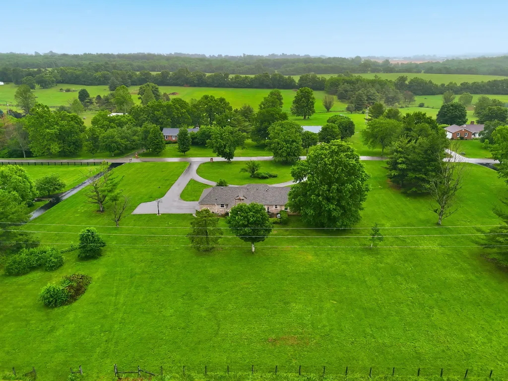 129 Lake Country Road Nicholasville KY 40356