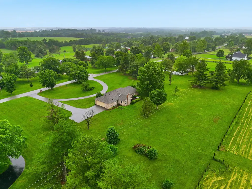 129 Lake Country Road Nicholasville KY 40356