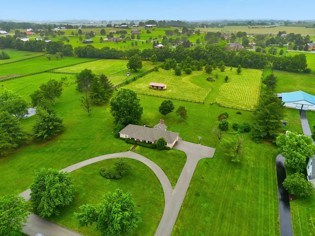 129 Lake Country Road Nicholasville KY 40356