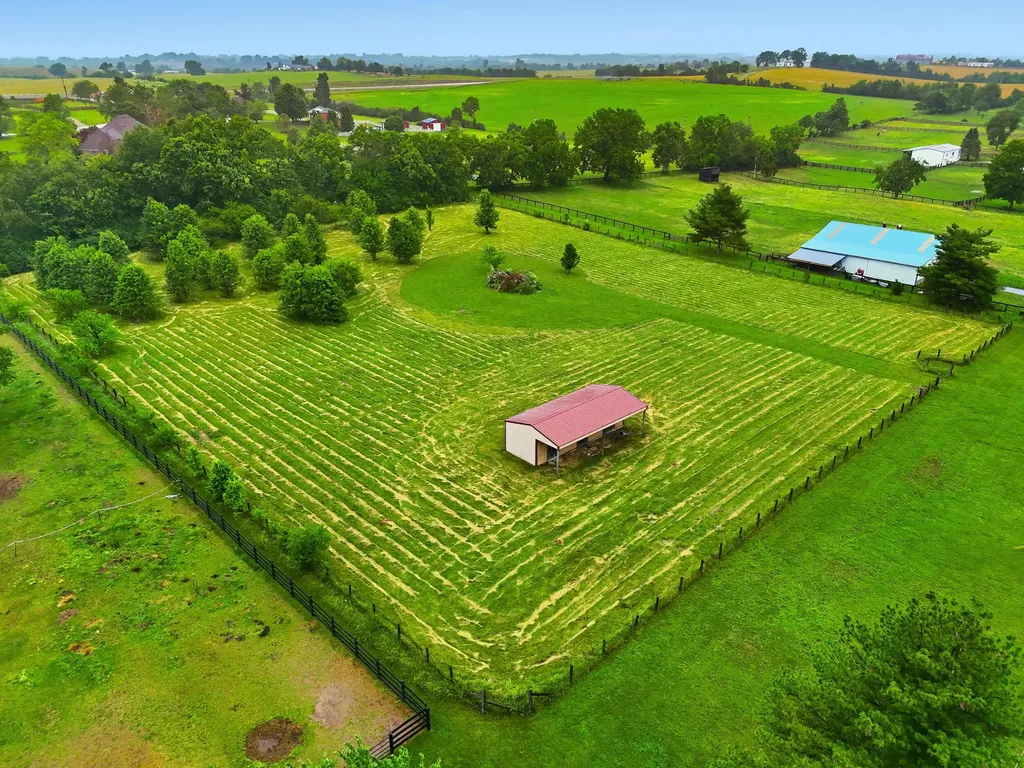 129 Lake Country Road Nicholasville KY 40356