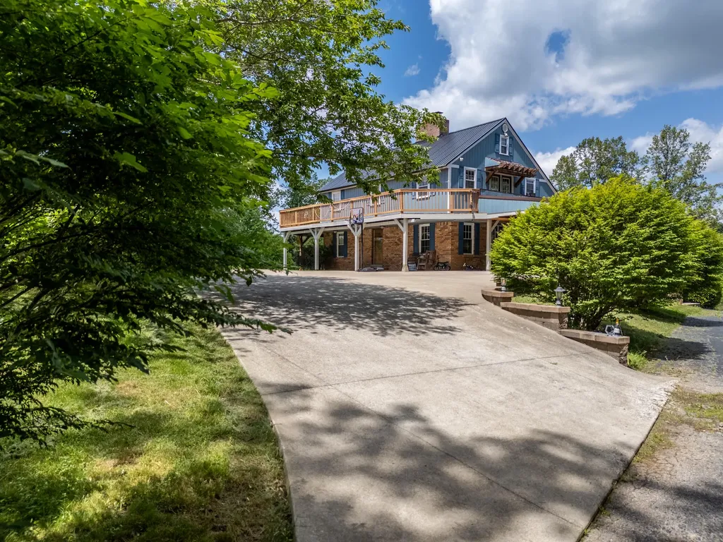 3414 Liberty Road West Liberty KY 41472