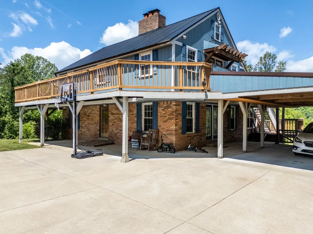 3414 Liberty Road West Liberty KY 41472