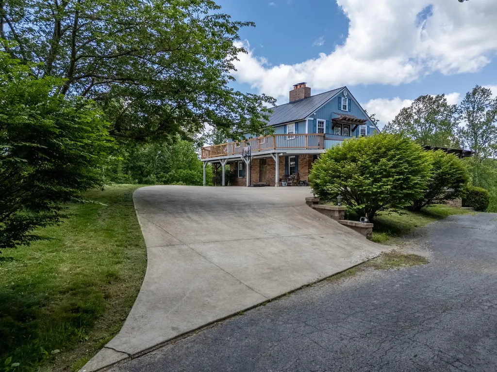 3414 Liberty Road West Liberty KY 41472