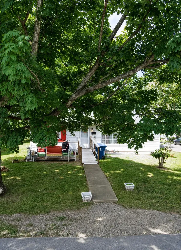 533 W Broadway Street Harrodsburg KY 40330