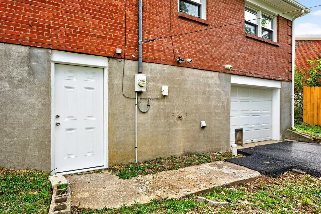594 Radcliffe Road Lexington KY 40505