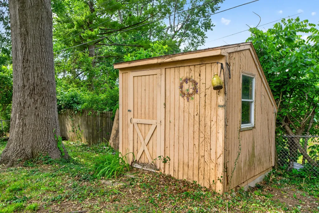 594 Radcliffe Road Lexington KY 40505