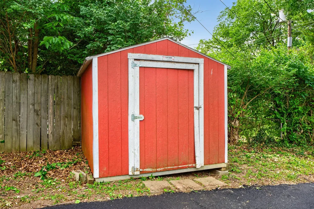 594 Radcliffe Road Lexington KY 40505