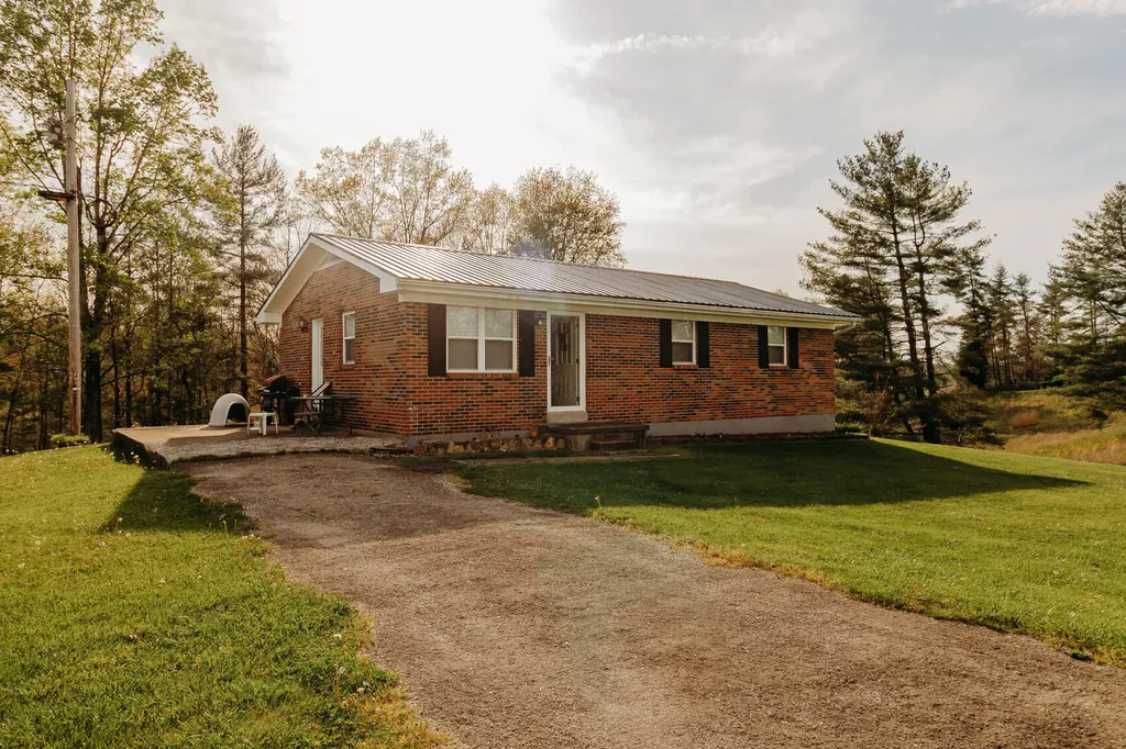 6177 746 Highway Wellington KY 40387