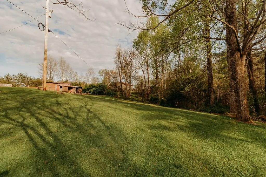 6177 746 Highway Wellington KY 40387