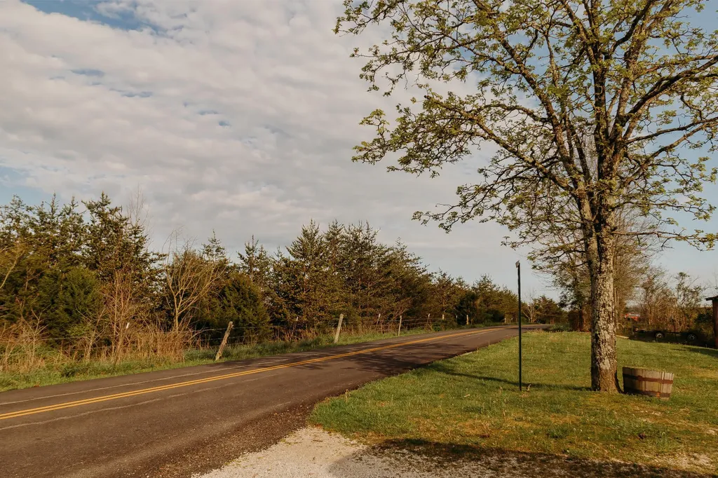 6177 746 Highway Wellington KY 40387