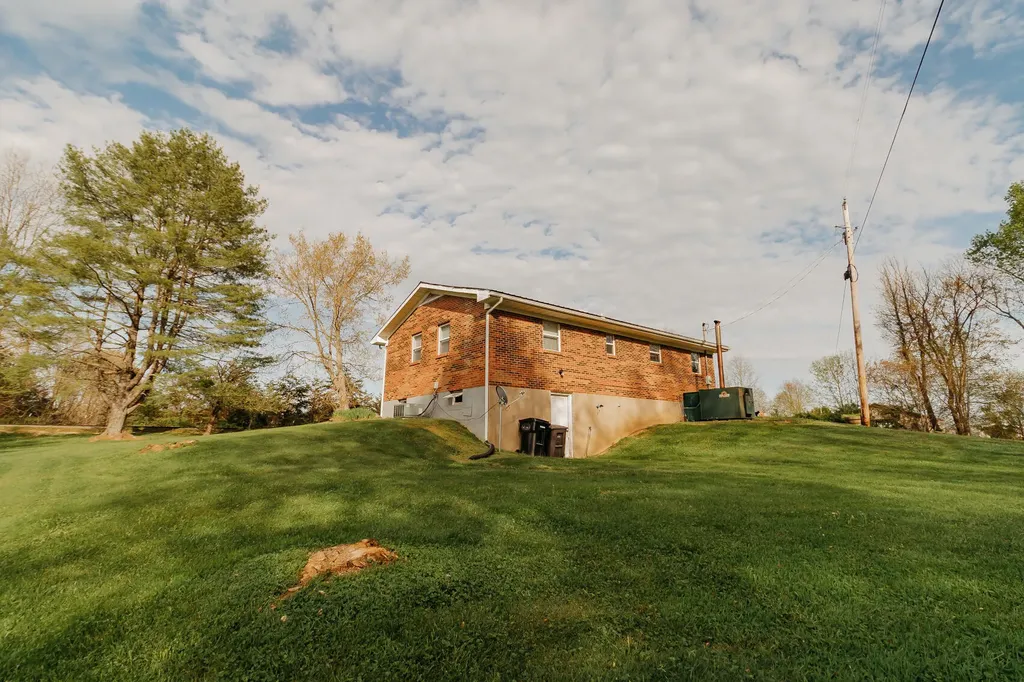 6177 746 Highway Wellington KY 40387
