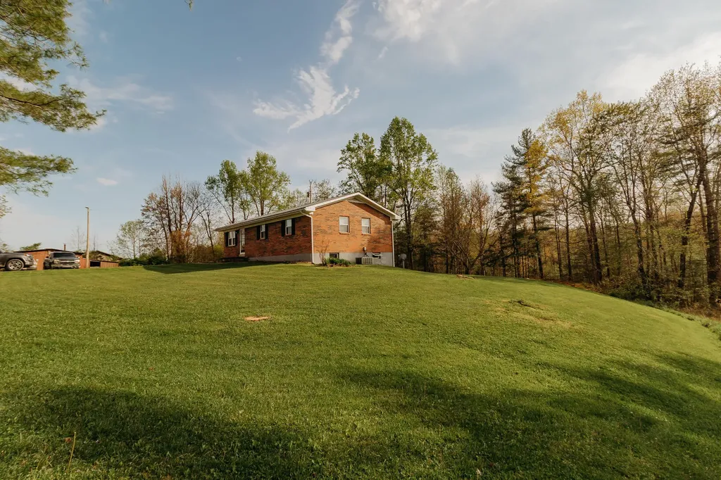 6177 746 Highway Wellington KY 40387
