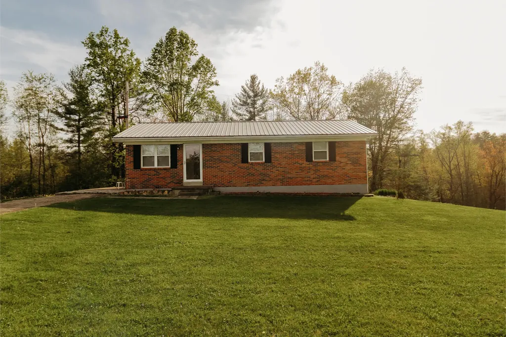 6177 746 Highway Wellington KY 40387