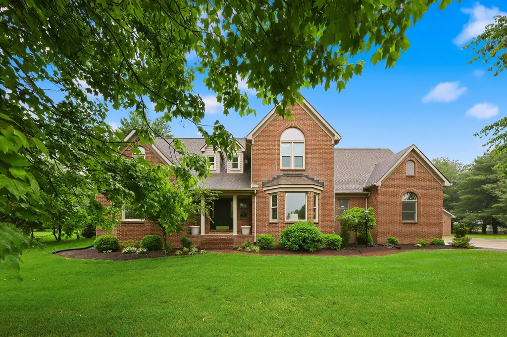 150 Club Lane Versailles KY 40383