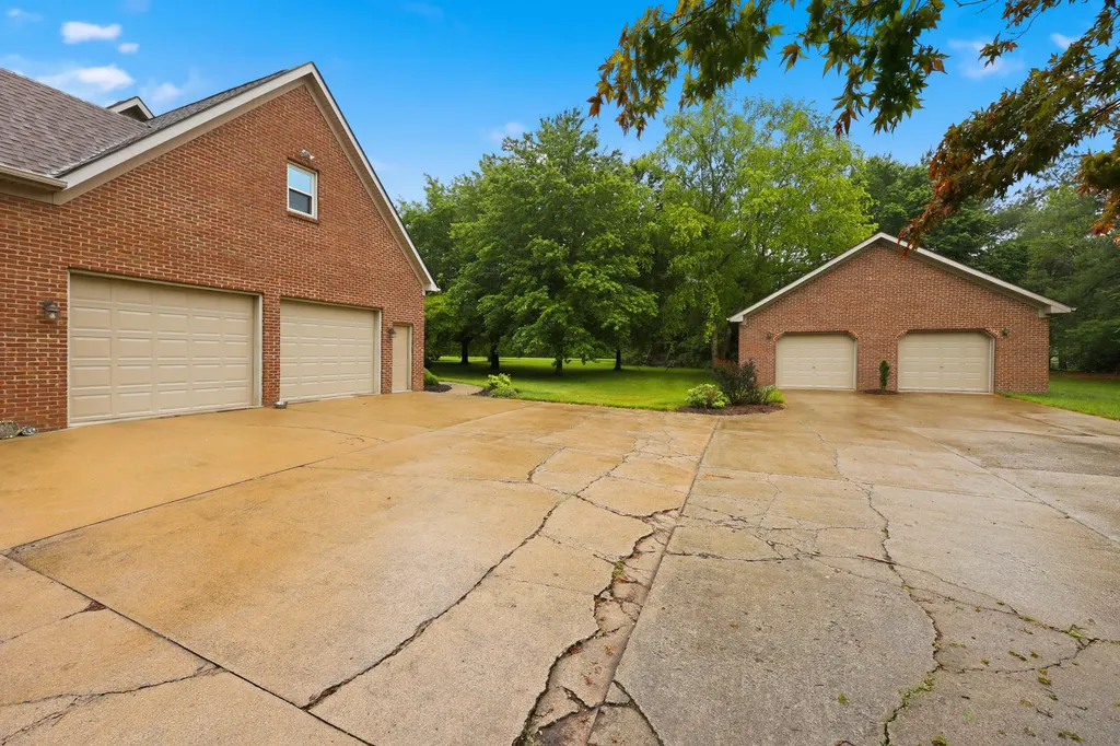 150 Club Lane Versailles KY 40383