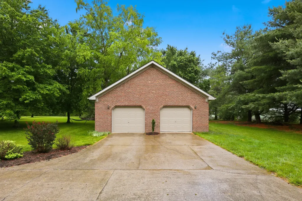 150 Club Lane Versailles KY 40383